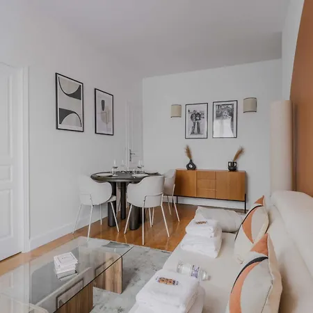 Parisian Charm Elegant 1-bedroom 아파트 *