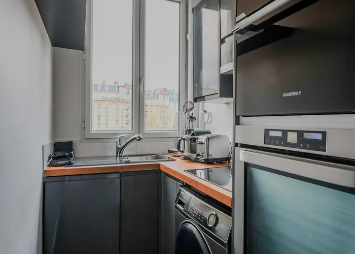 Parisian Charm Elegant 1-bedroom 아파트