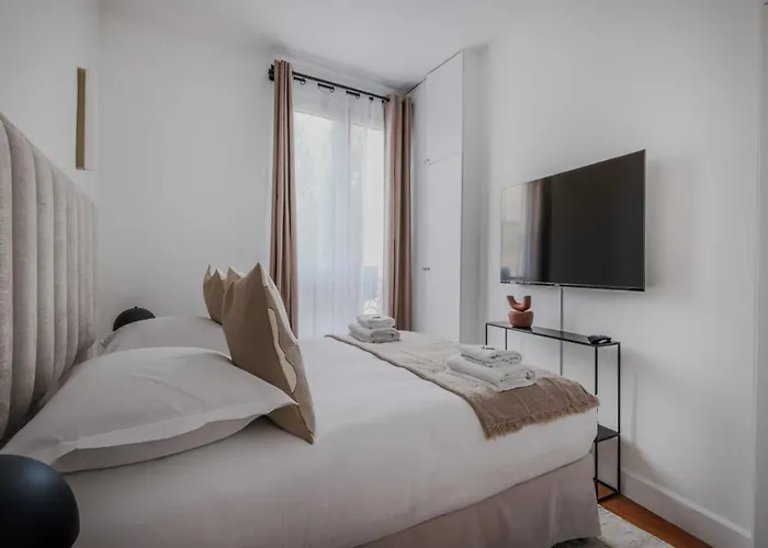 Parisian Charm Elegant 1-bedroom *