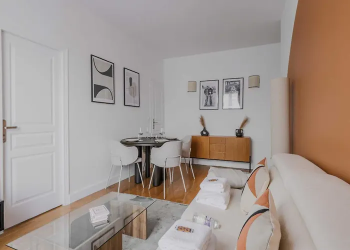 Parisian Charm Elegant 1-bedroom 아파트 *