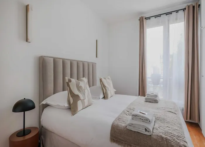 아파트 Parisian Charm Elegant 1-bedroom *