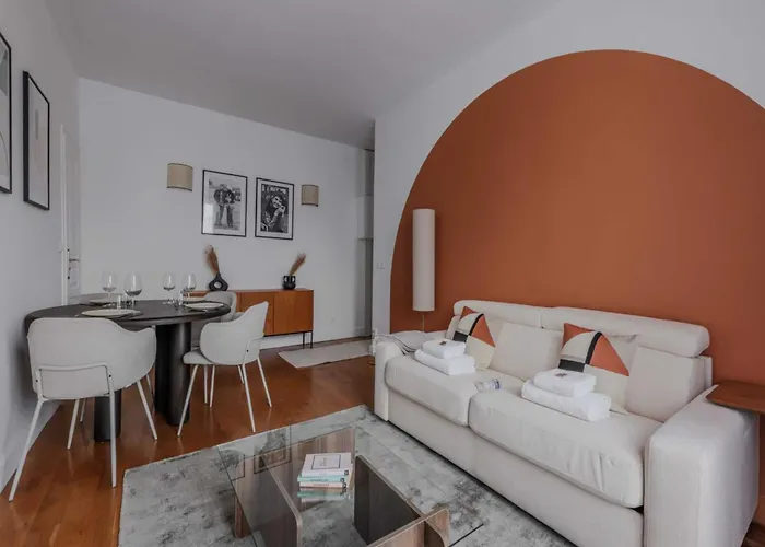 아파트 Parisian Charm Elegant 1-bedroom 파리